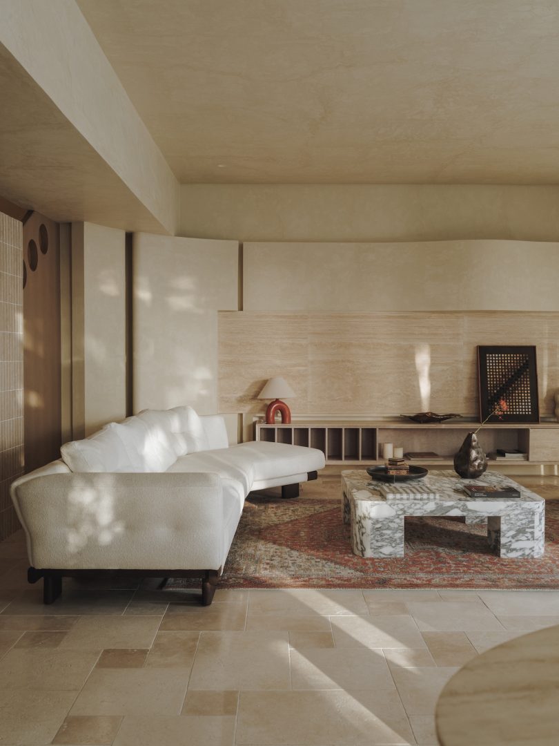 IN BLOSSOM INTERIOR设计的极简住宅Dubai Beach Villa