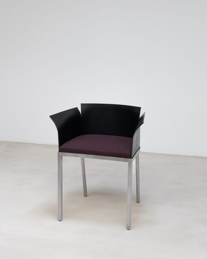 由设计工作室Vormen设计的极简主义椅子Dusk