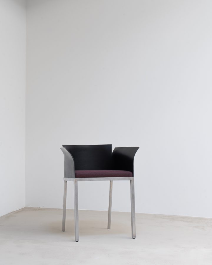 由设计工作室Vormen设计的极简主义椅子Dusk