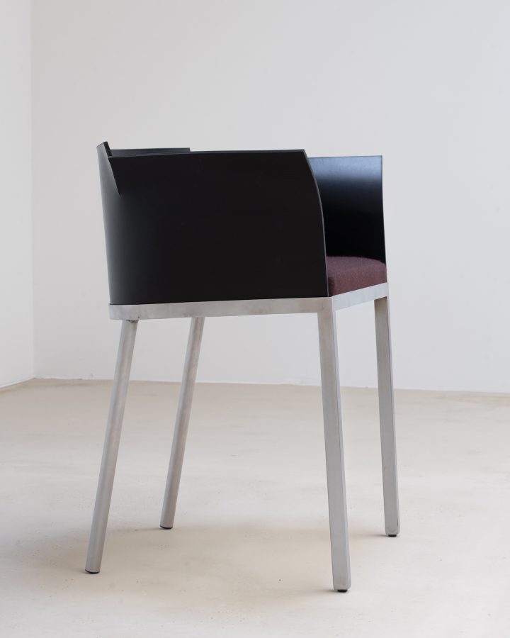 由设计工作室Vormen设计的极简主义椅子Dusk