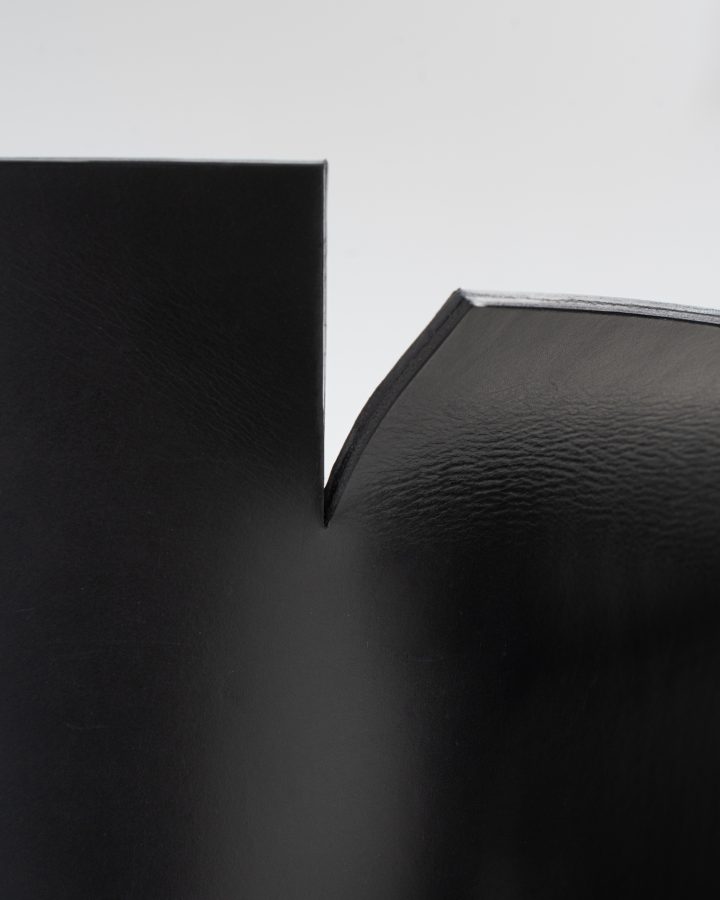 由设计工作室Vormen设计的极简主义椅子Dusk