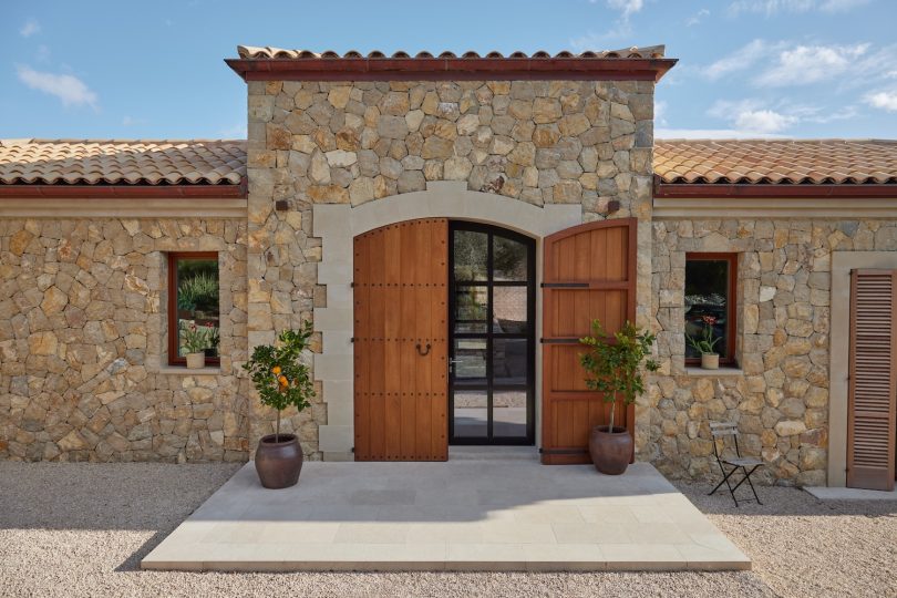 由Anjora设计的极简主义住宅Finca Anjora