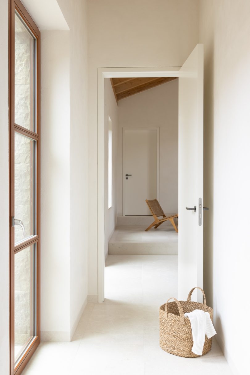 由Anjora设计的极简主义住宅Finca Anjora