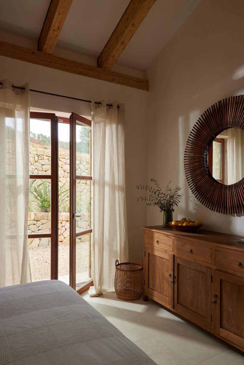 由Anjora设计的极简主义住宅Finca Anjora