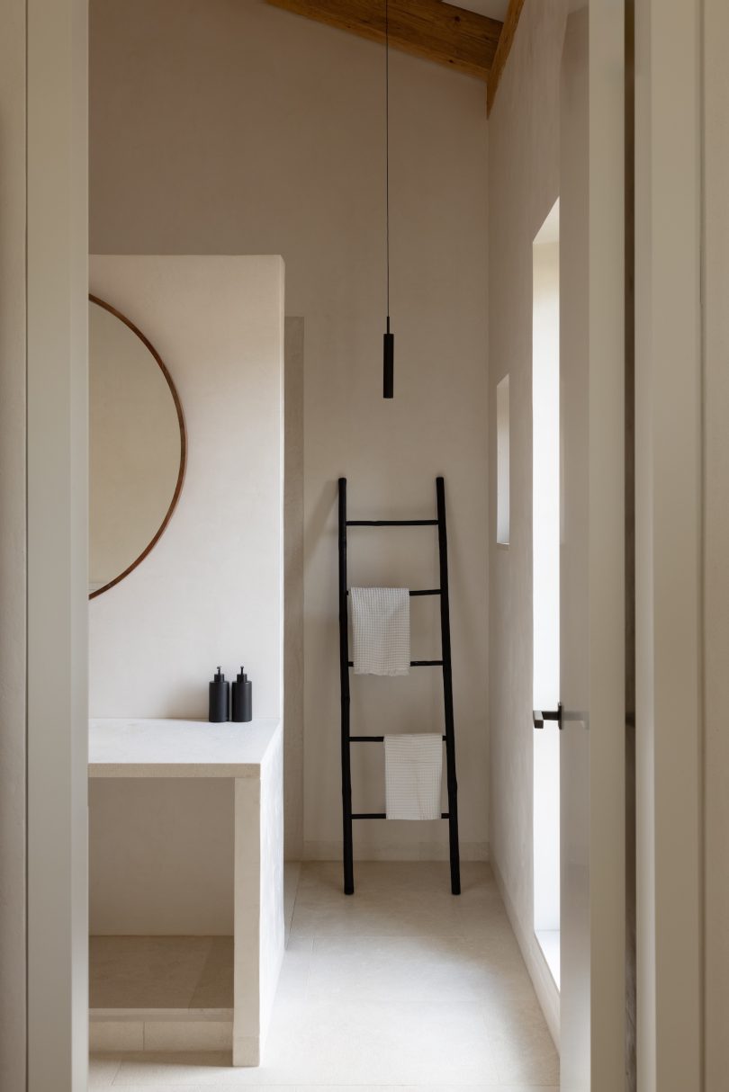 由Anjora设计的极简主义住宅Finca Anjora