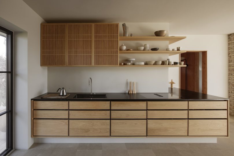 由Yoye设计的极简主义住宅Humlebæk Home