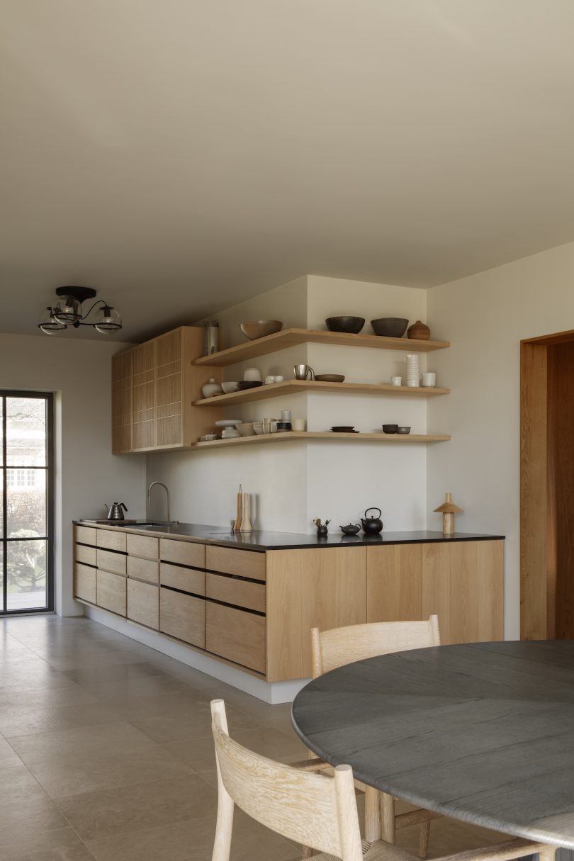 由Yoye设计的极简主义住宅Humlebæk Home