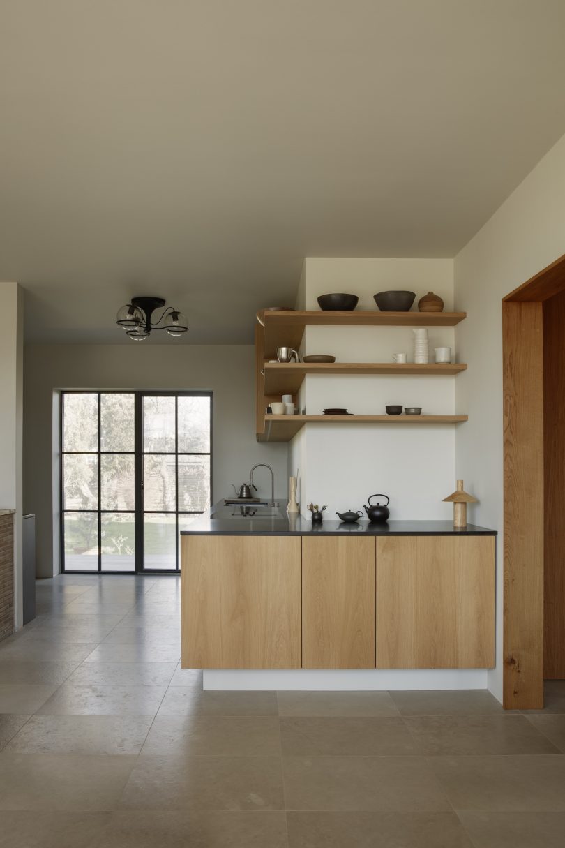 由Yoye设计的极简主义住宅Humlebæk Home