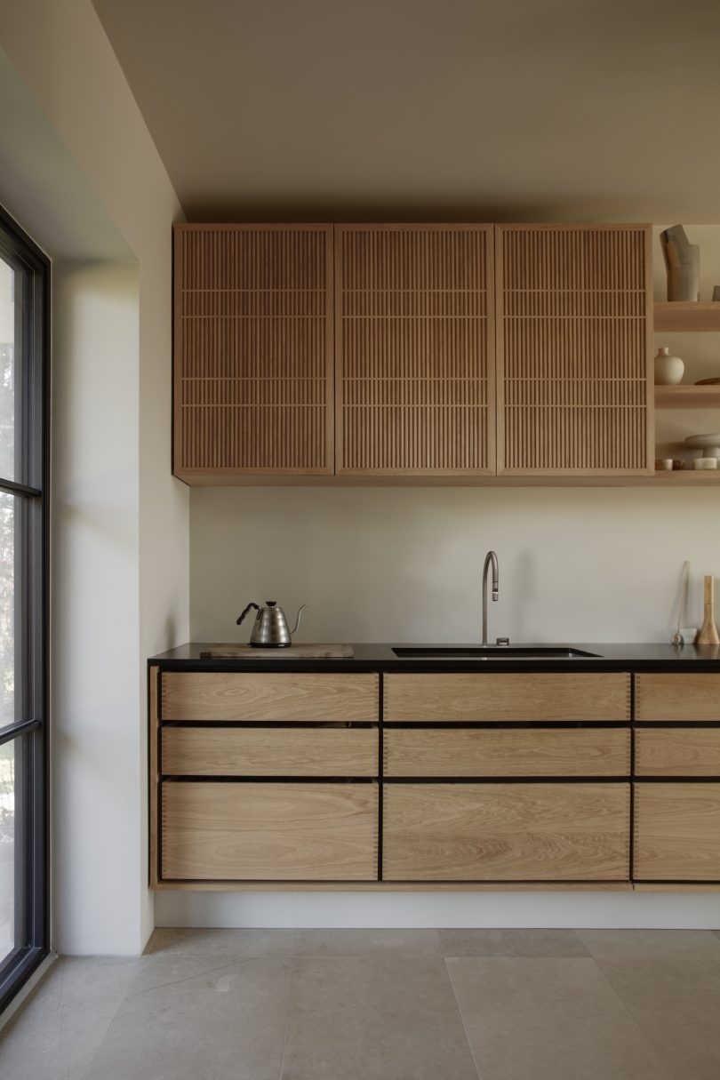 由Yoye设计的极简主义住宅Humlebæk Home