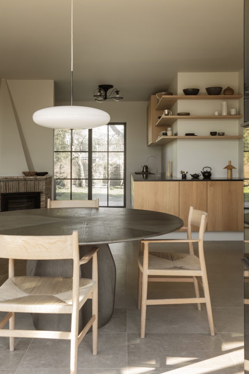 由Yoye设计的极简主义住宅Humlebæk Home