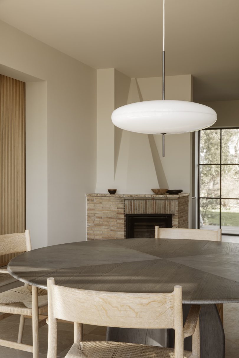 由Yoye设计的极简主义住宅Humlebæk Home