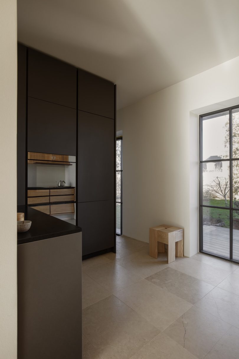 由Yoye设计的极简主义住宅Humlebæk Home