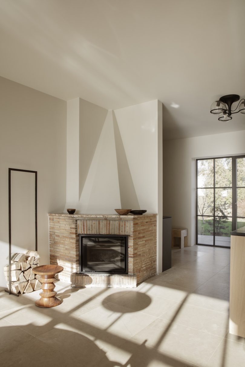 由Yoye设计的极简主义住宅Humlebæk Home