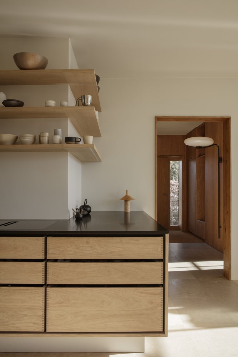 由Yoye设计的极简主义住宅Humlebæk Home