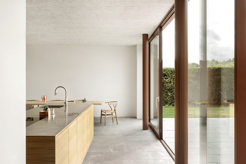 Valbæk Brørup Arkitekter设计的极简住宅Kildeskovsvej