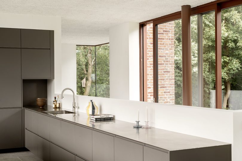 Valbæk Brørup Arkitekter设计的极简住宅Kildeskovsvej