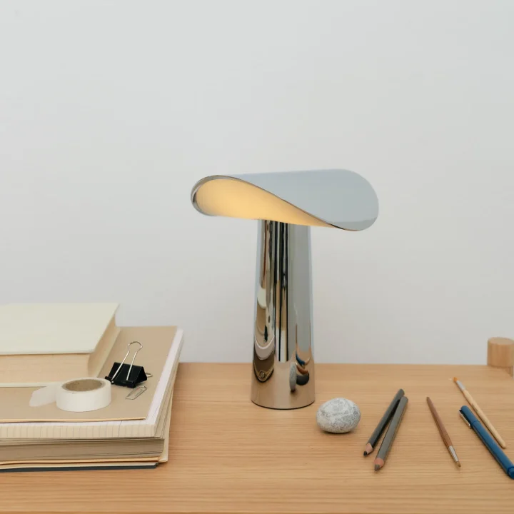 由Johannes Lindner为Gejst设计的携式台灯Lium