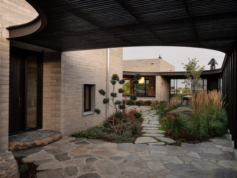 Roberts Gray Architects设计的极简住宅S.K.I. House