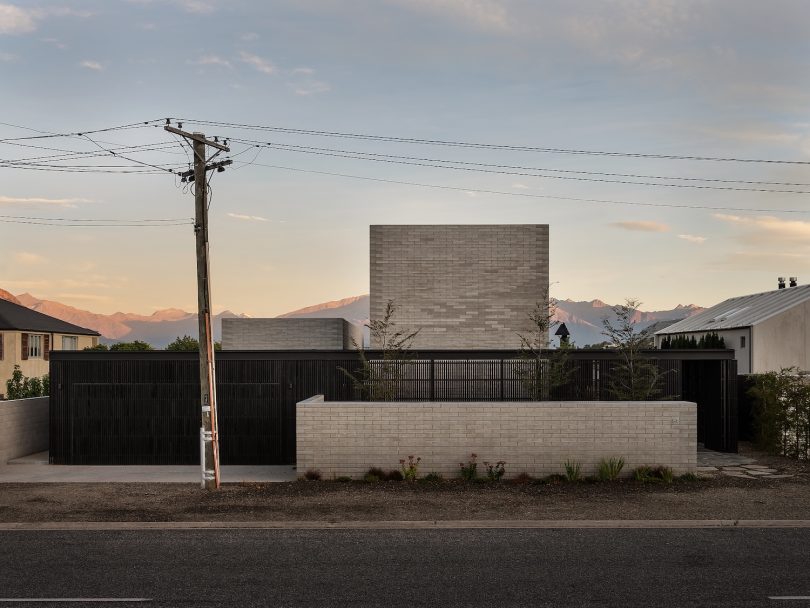 Roberts Gray Architects设计的极简住宅S.K.I. House