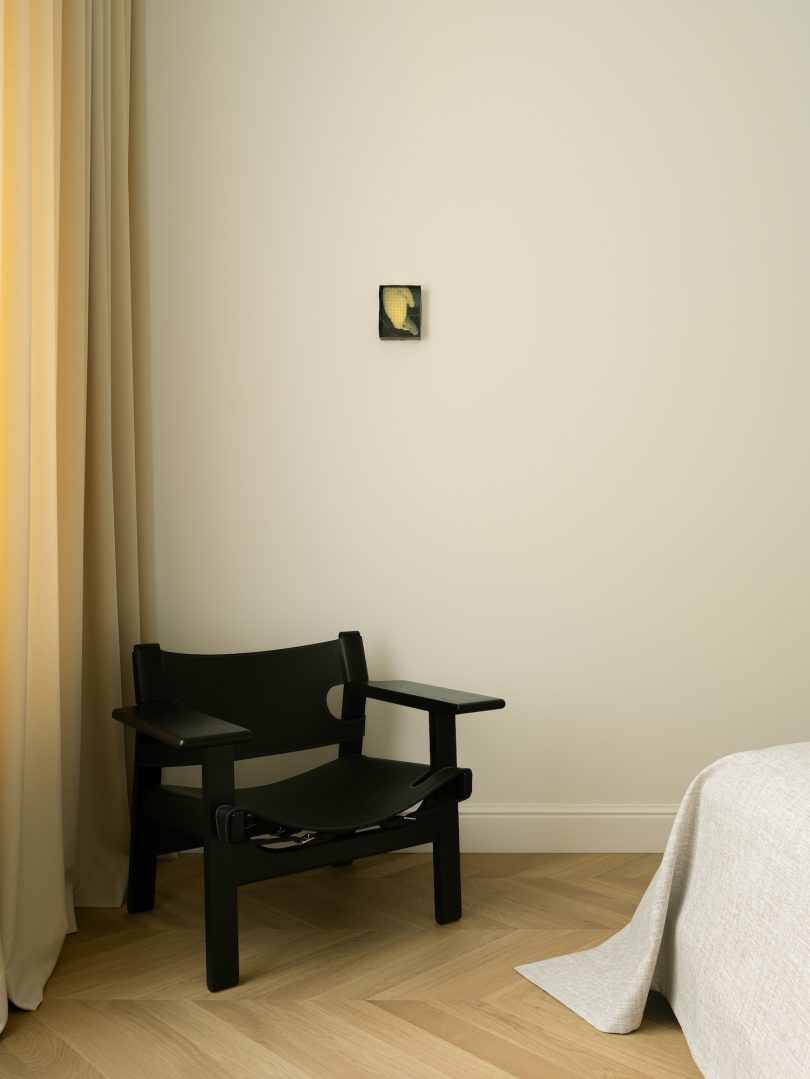 由Alexandra Levina设计的极简公寓Vasilievsky