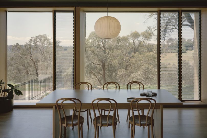 Figureground Architecture设计的极简住宅Warrandyte House