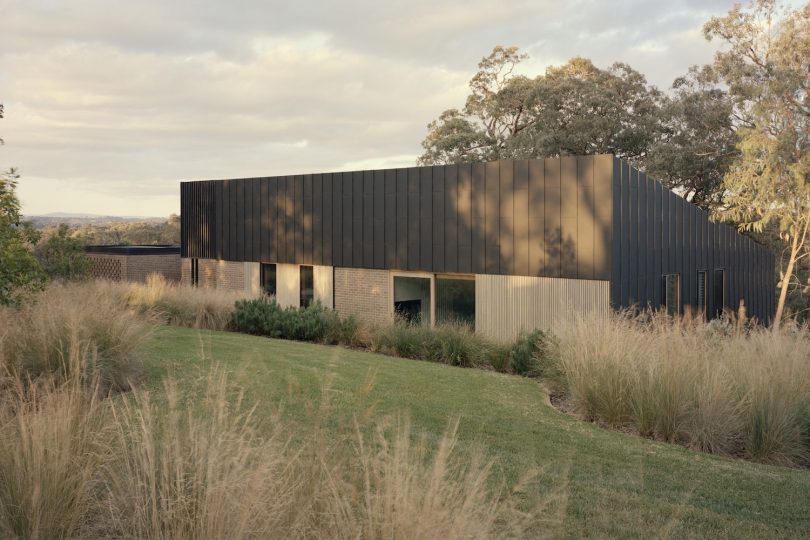 Figureground Architecture设计的极简住宅Warrandyte House
