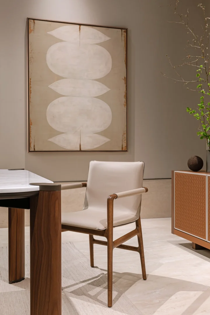 意大利家具品牌:Turri推出Matteo Nunziati设计的餐桌Kyma