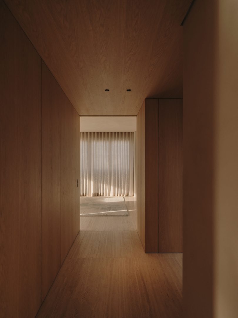 Holzrausch Studio设计的极简主义公寓Munich on Top