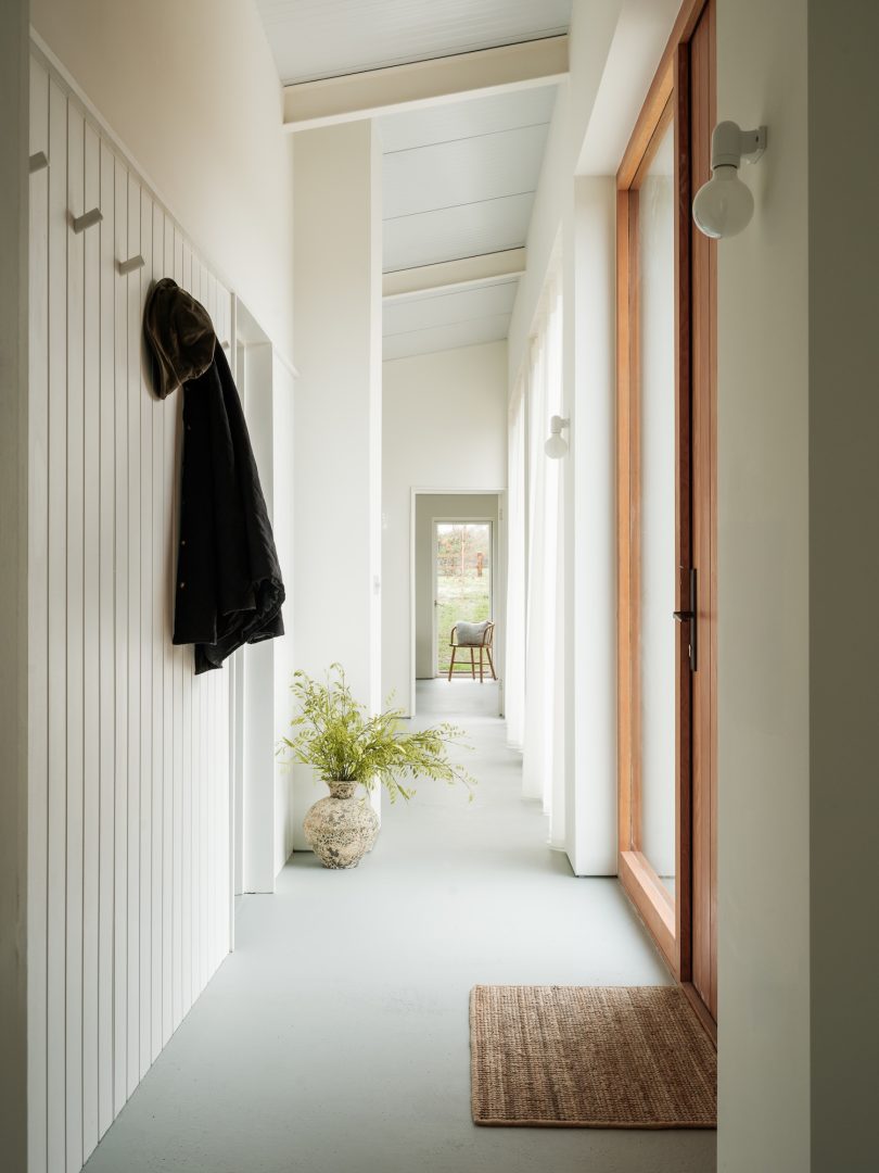 Bindloss Dawes设计的极简主义住宅The Tractor Shed