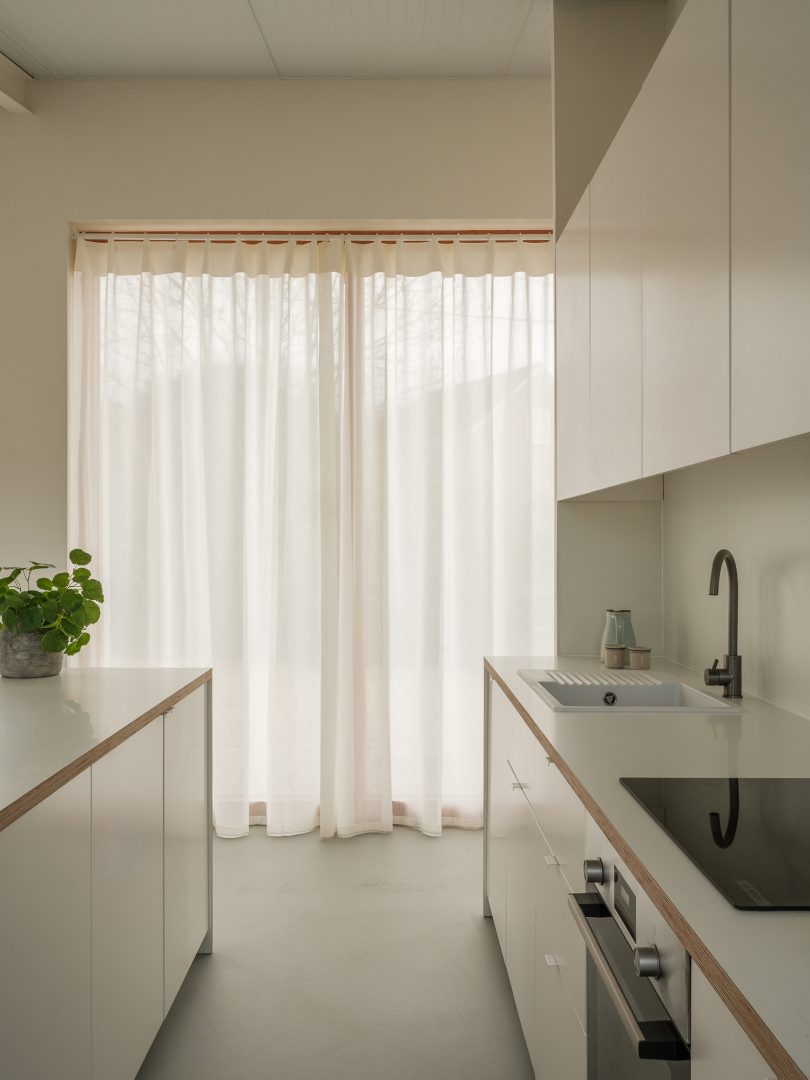 Bindloss Dawes设计的极简主义住宅The Tractor Shed