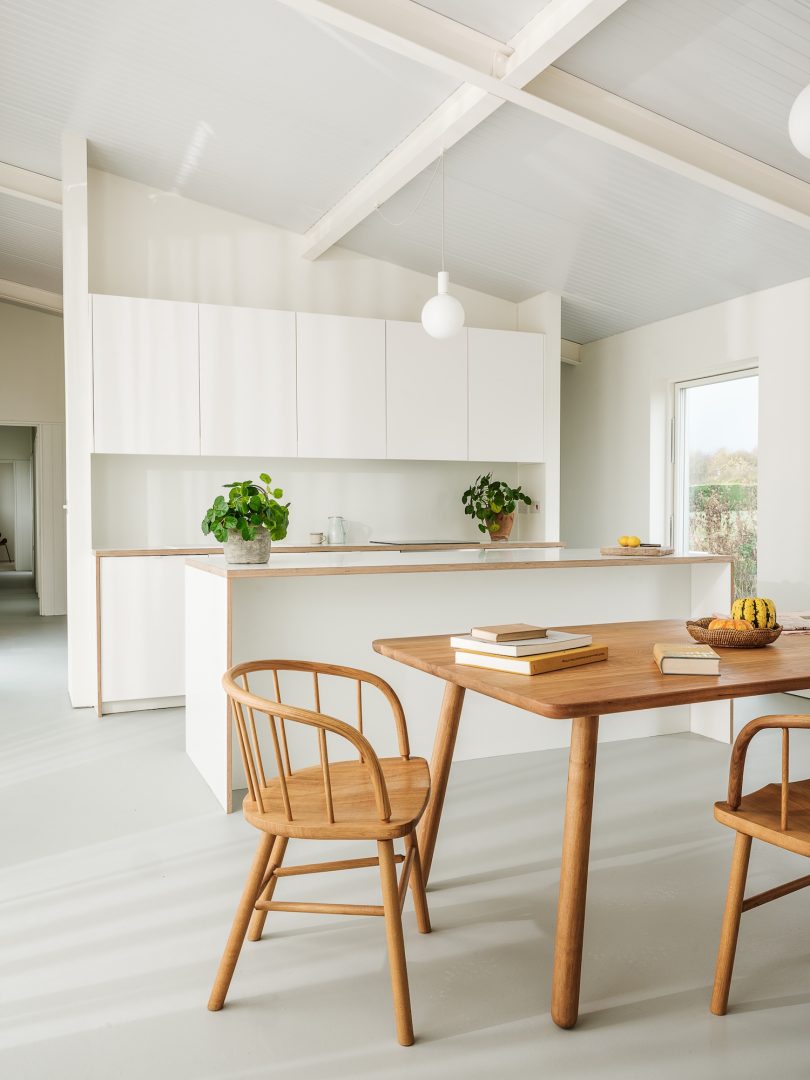 Bindloss Dawes设计的极简主义住宅The Tractor Shed