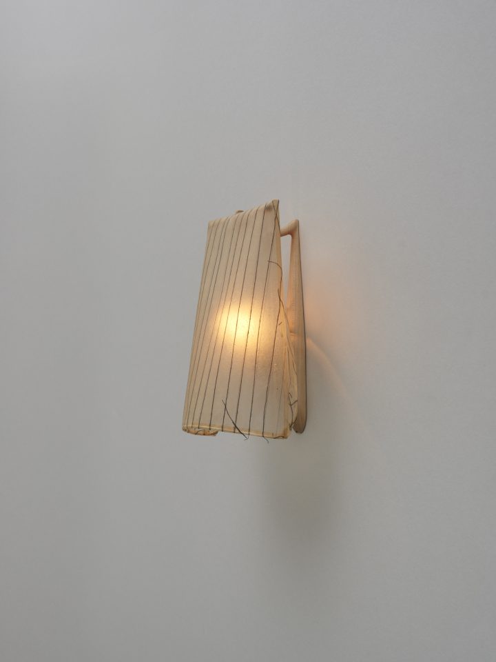 Thomas Yang Studio设计的极简灯具Tian Den Sconce