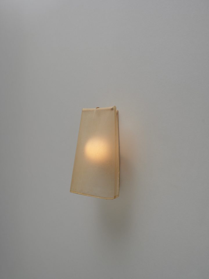 Thomas Yang Studio设计的极简灯具Tian Den Sconce