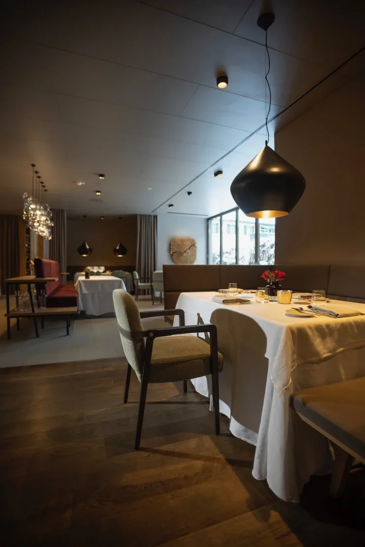 意大利家具品牌：Potocco为米其林餐厅设计的定制座椅