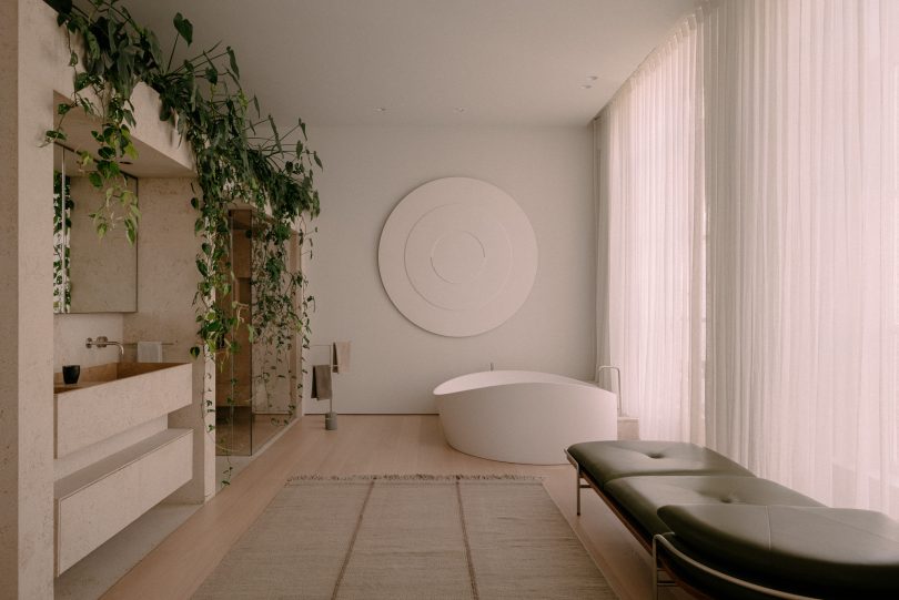 Pham设计的极简主义住宅Amsterdam Canal House