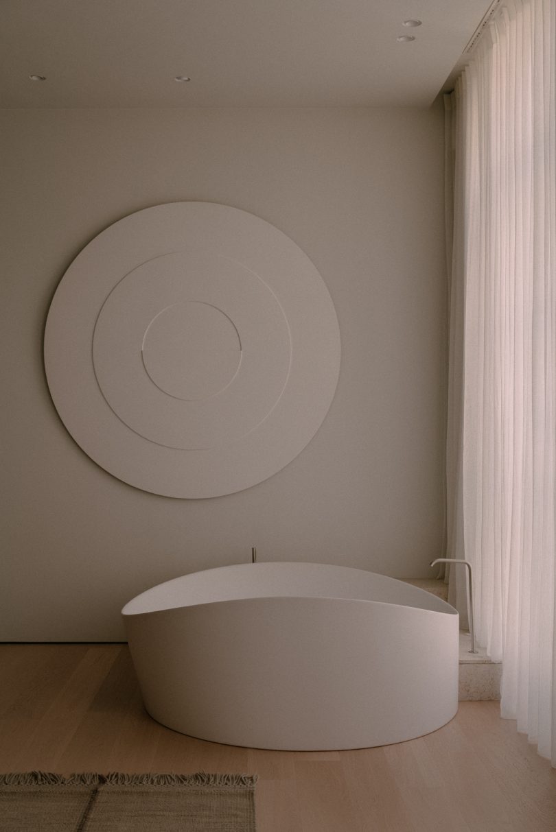 Pham设计的极简主义住宅Amsterdam Canal House