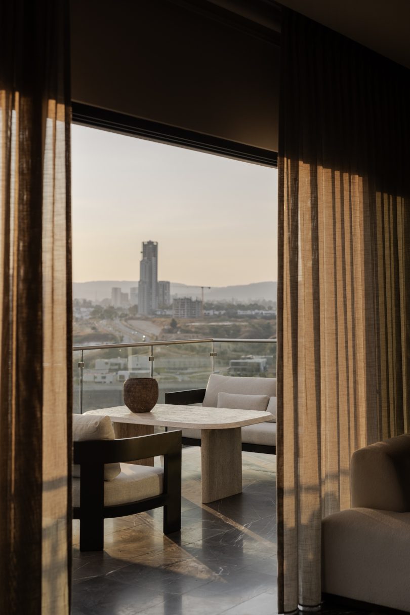 由Aagnes设计的极简主义住宅Apartamento West