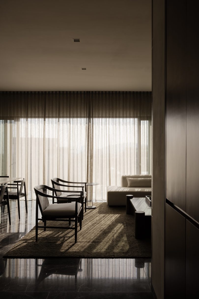 由Aagnes设计的极简主义住宅Apartamento West