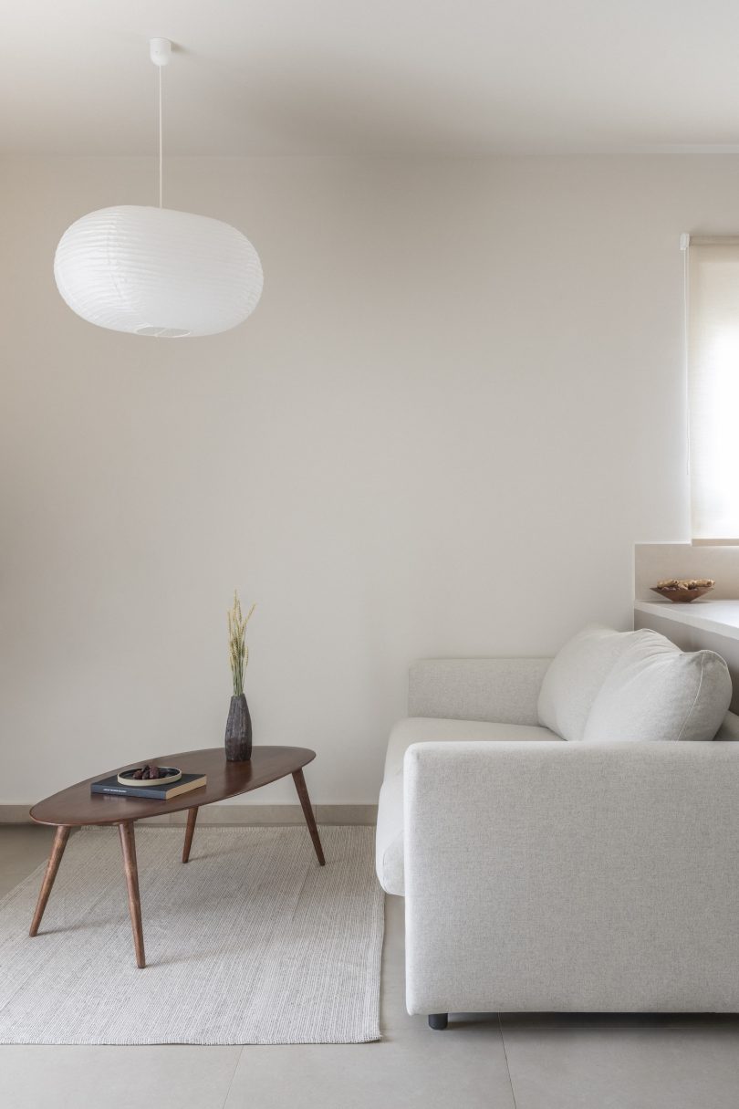 Space is around us设计的极简主义公寓Casa Bēju