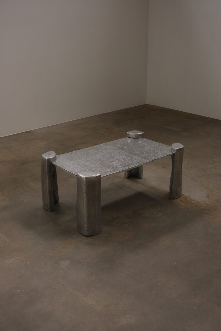 SATURDAY YARD WORK设计的极简咖啡桌Cast Coffee Table