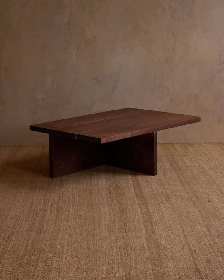 Beson设计的极简家具Noa Coffee Table & Ottomans