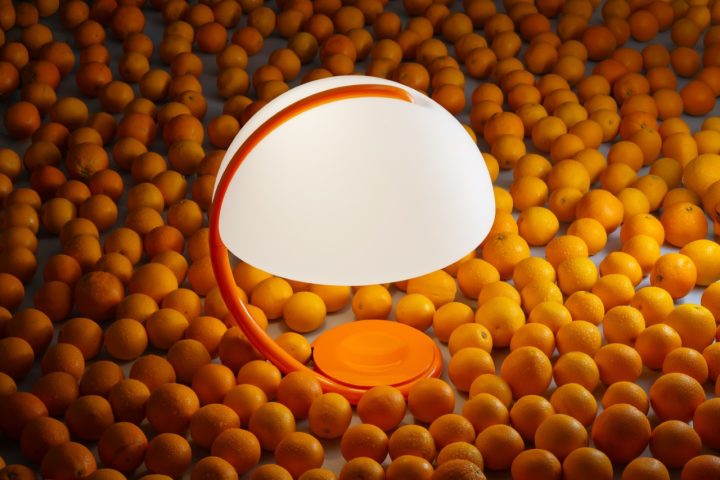 Serpente 灯具以大胆的橙色庆祝其诞生 60 周年