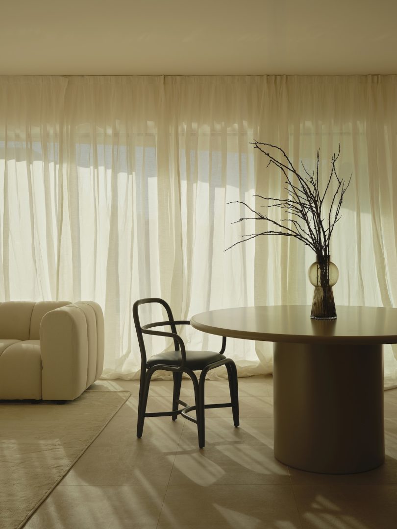 Balzar Arquitectos设计的极简住宅Alfinach Development