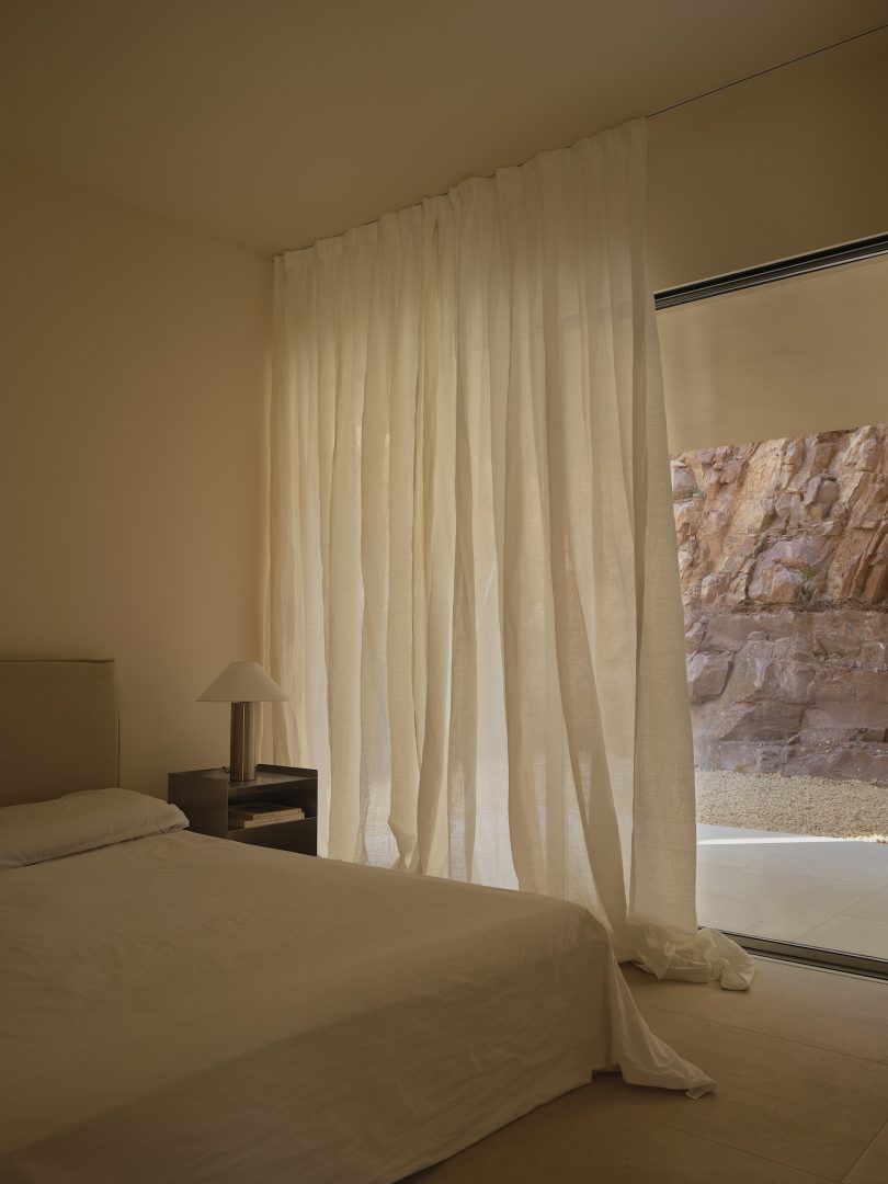 Balzar Arquitectos设计的极简住宅Alfinach Development