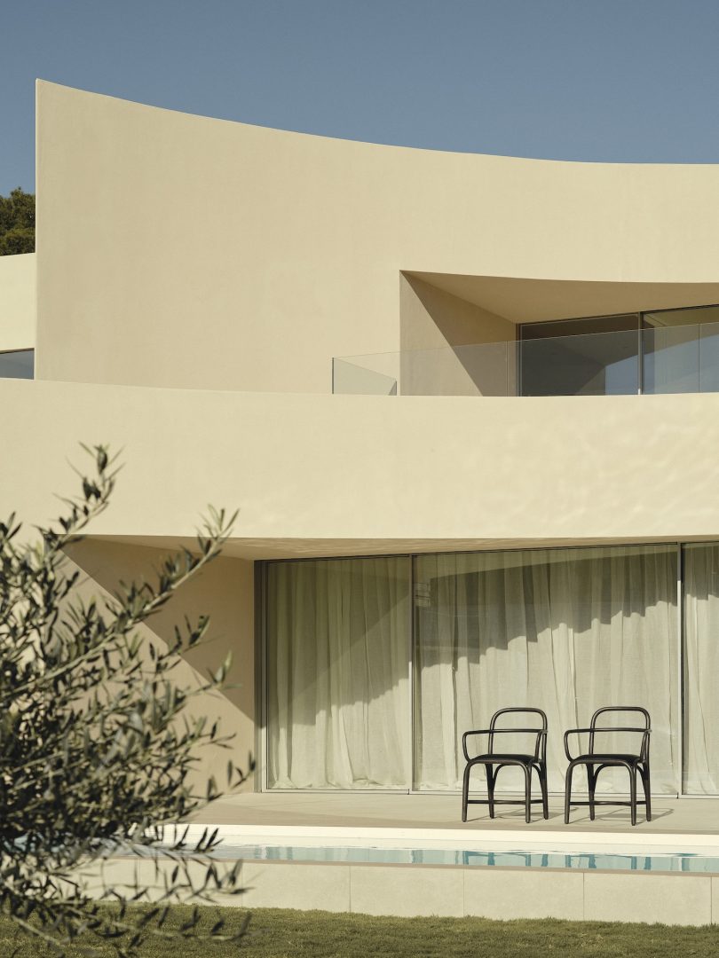 Balzar Arquitectos设计的极简住宅Alfinach Development