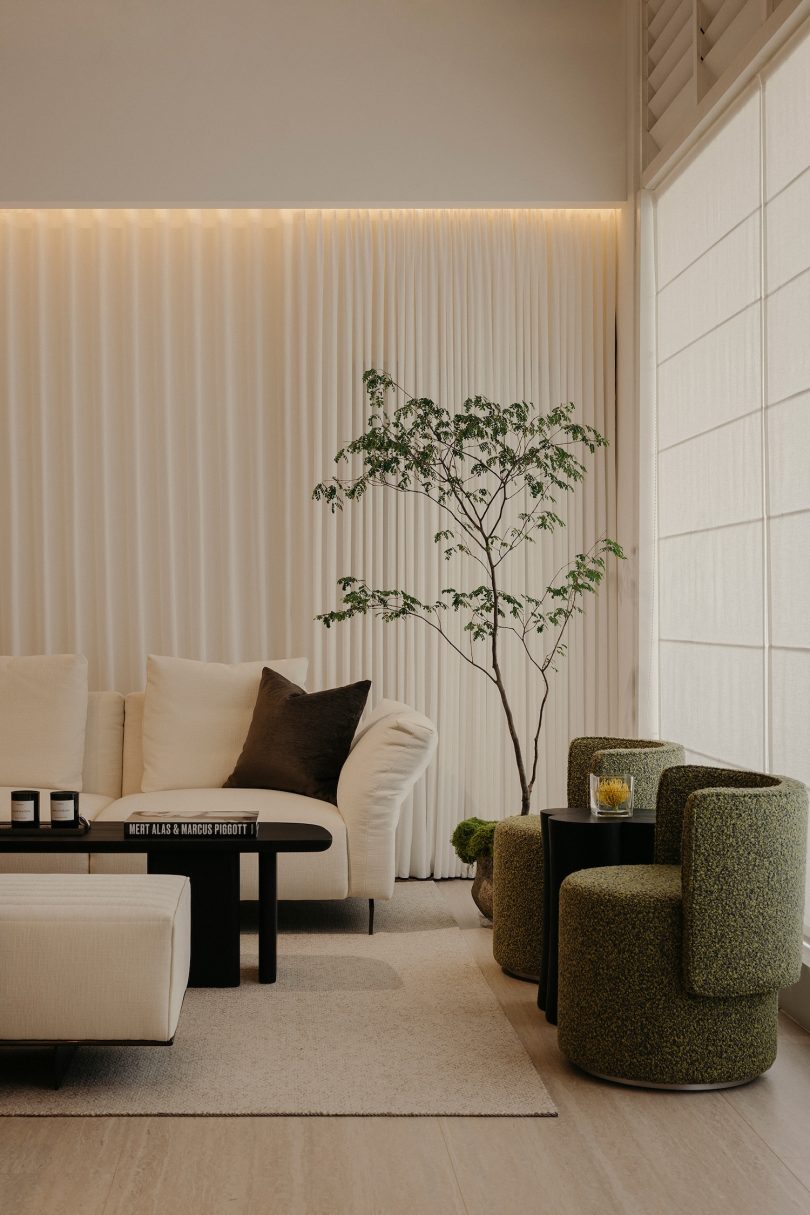 Right Angle Studio设计对的极简展厅CANCAN Flagship