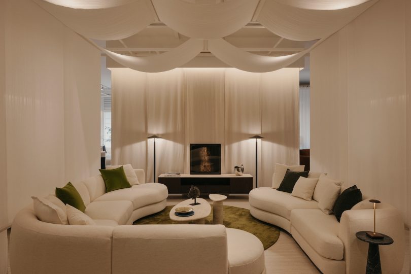 Right Angle Studio设计对的极简展厅CANCAN Flagship