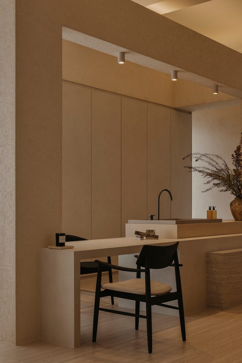 Right Angle Studio设计对的极简展厅CANCAN Flagship