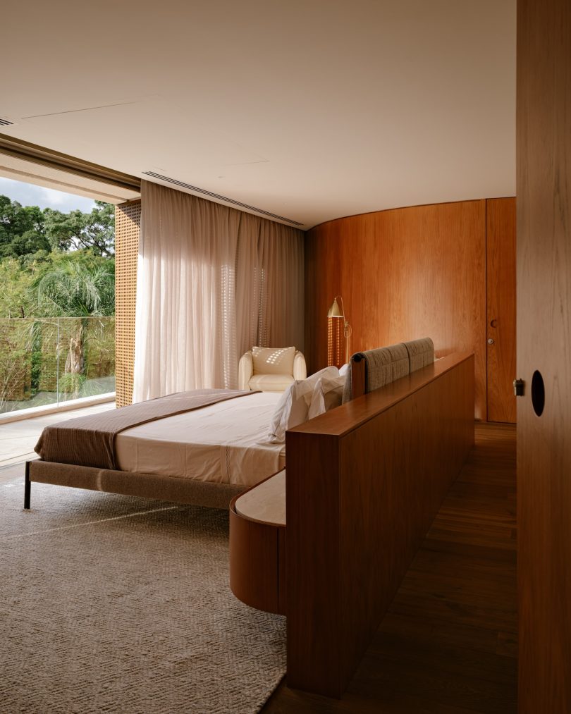 Meireles + Pavan Arquitetura 设计的极简住宅 FR House