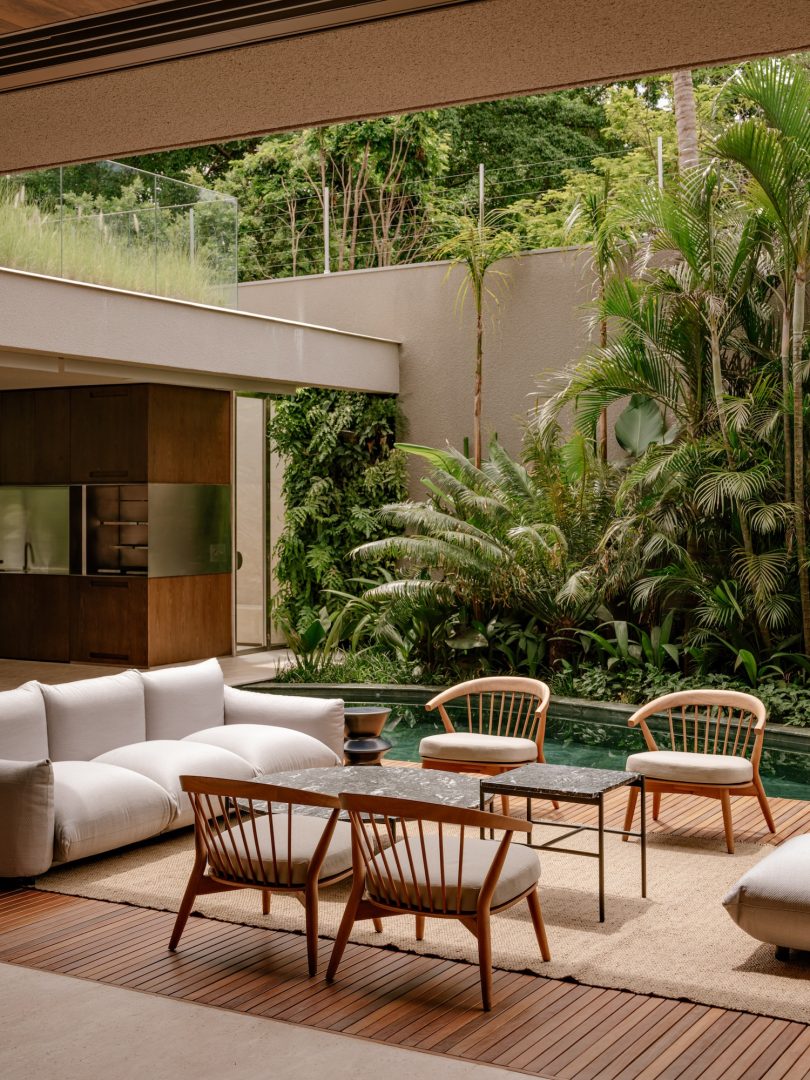 Meireles + Pavan Arquitetura 设计的极简住宅 FR House